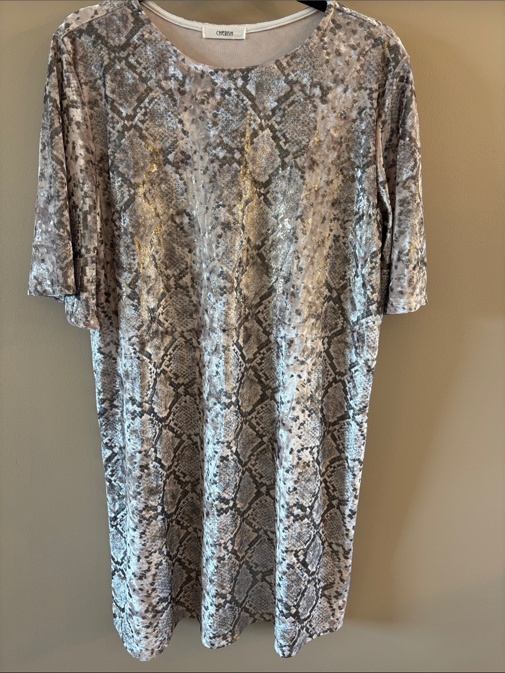 Cherish Silver Gray Snake-Print Short Sleeve Velvet Tee